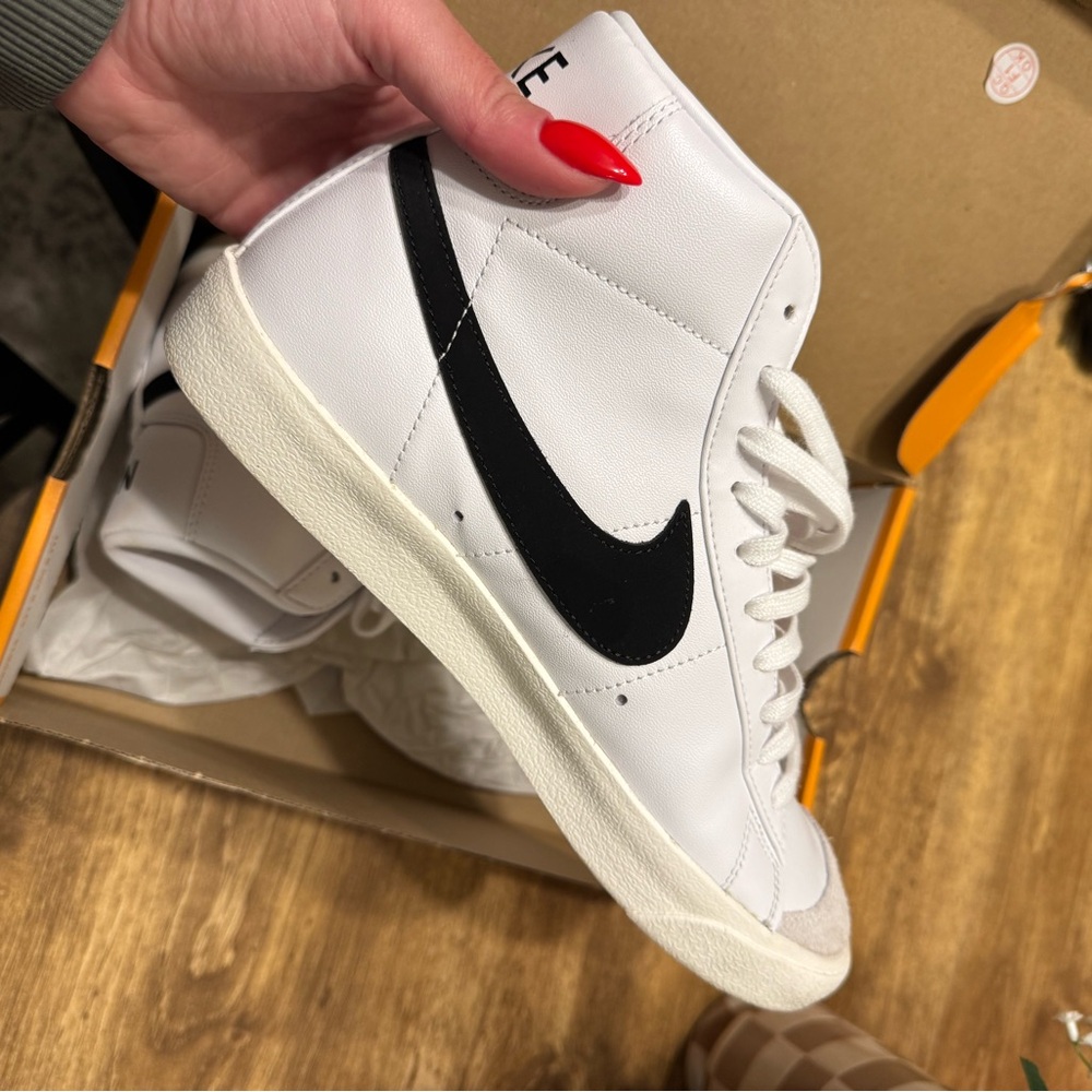 Nike Women’s Blazer 77 - Picture 5 of 7